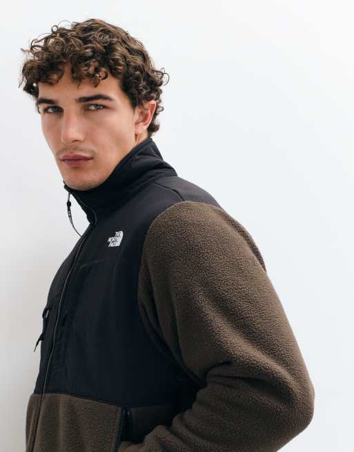 The North Face chaqueta Retro Denali en marrón y negro, 4 de 5