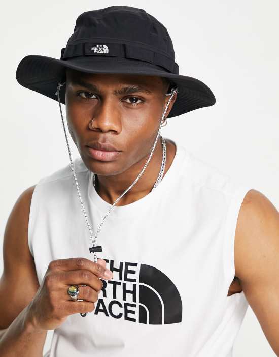 https://images.asos-media.com/products/the-north-face-class-v-brimmer-bucket-hat-in-black/202077835-4?$n_550w$&wid=550&fit=constrain