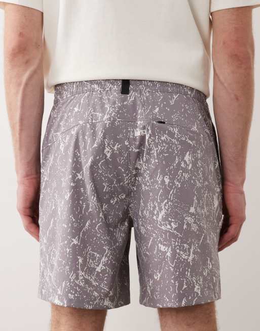 The North Face Class V Pathfinder Pull On 7" short in grey print, 5 of 5