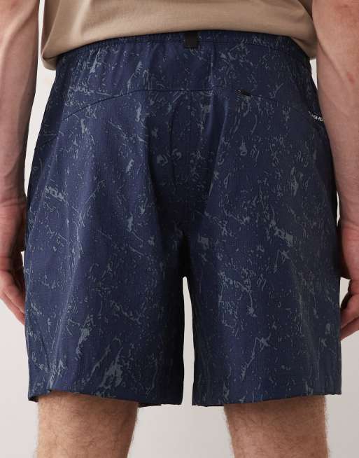 The North Face - Class V - Pathfinder - Short van 7 inch met elastische tailleband in marineblauw met print, 4 van 5