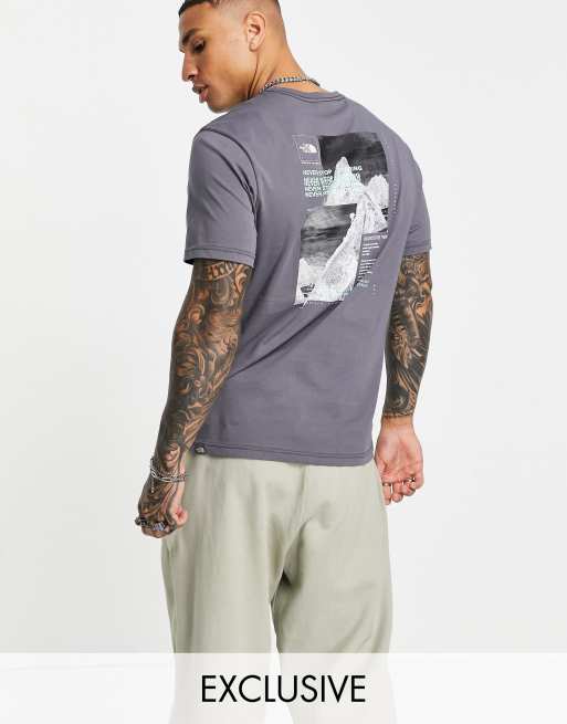 The North Face - Collage - T-shirt in grijs/groen, exclusief bij ASOS