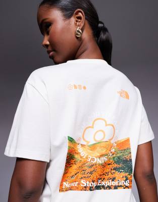 The North Face Colorful World Flower Field Graphic Tee In Neutral