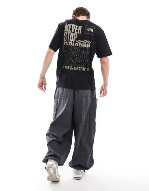 The North Face - Coordinates - T-shirt met print op de achterkant in zwart, 4 van 4