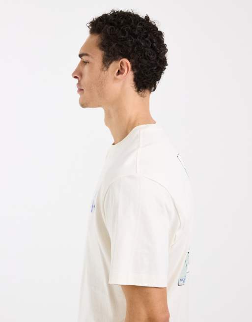 The North Face Cortina back graphic T-shirt in off-white, 4 of 5