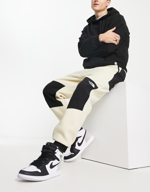 The North Face Denali fleece trackies in stone and black