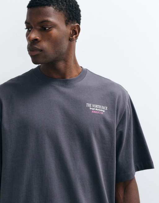 The North Face Digital Runner oversized T-shirt in grijs, 3 van 5