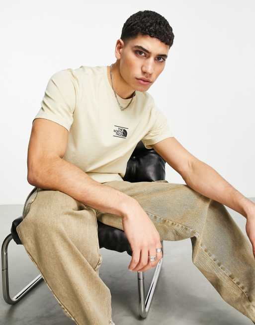 The North Face – Dome At Center – Beige t-shirt, endast hos ASOS