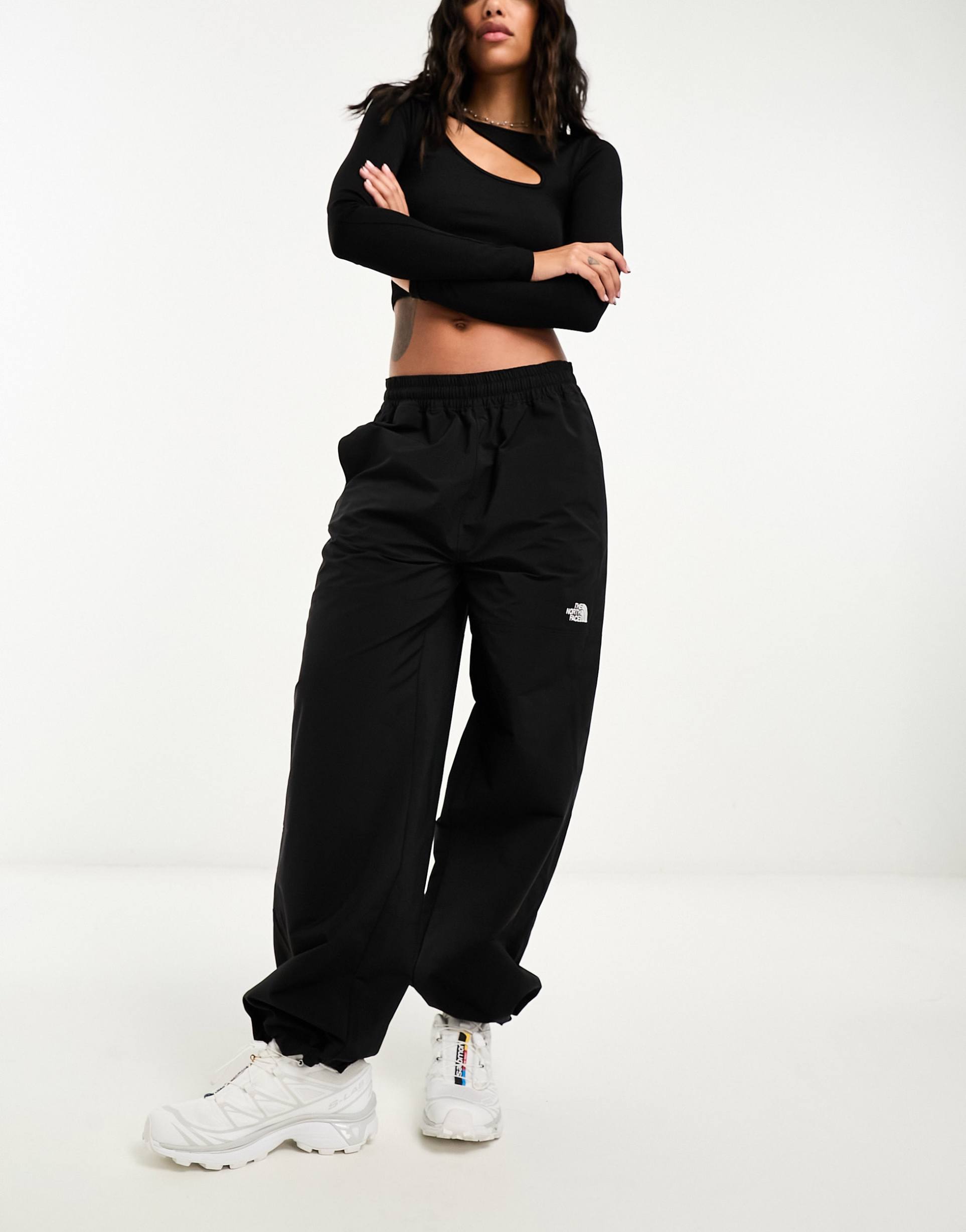 the north face easy wind track pants in black