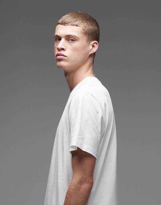 The North Face Essential central logo t-shirt in white, 4 of 5