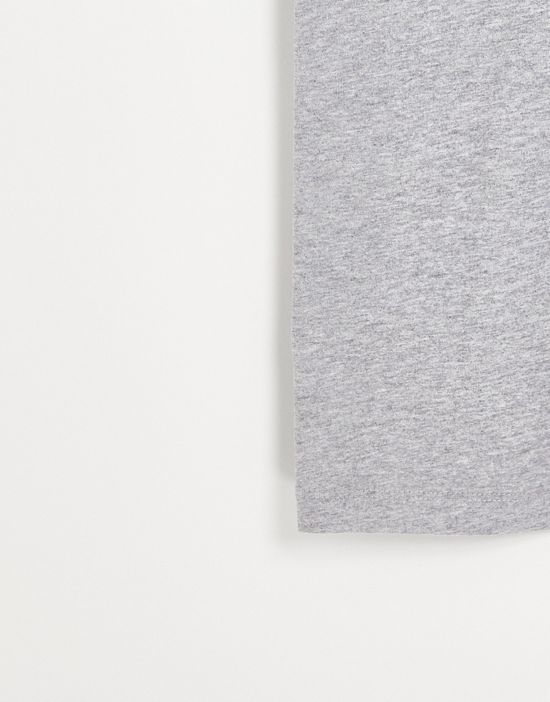 https://images.asos-media.com/products/the-north-face-essential-color-block-t-shirt-in-gray-tan-exclusive-at-asos/201799573-3?$n_550w$&wid=550&fit=constrain