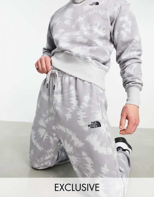 The North Face – Essential – Grå batikmönstrade mjukisbyxor i oversize, endast hos ASOS
