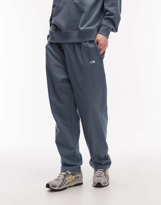 The North Face - Essential - Licht oversized joggingbroek met logo in lichtgrijs, 2 van 5