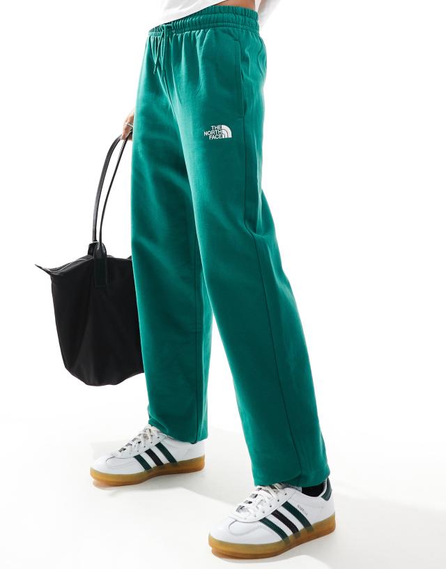 The North Face - essential logo oversized joggers in green