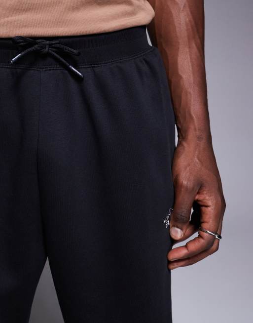 The North Face Essential logo oversized trackies in black, 5 of 5