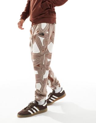 The North Face Essential oversized fleece joggers in brown geo print Exclusive at ASOS