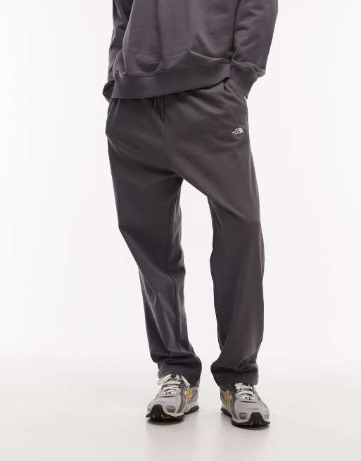 The North Face - Essential - Pantaloni oversize leggeri grigio scuro con logo, 2 di 5