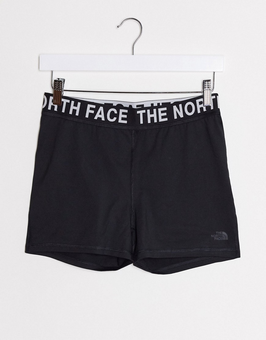 The North Face – Essential – Shorty – Svarta shorts