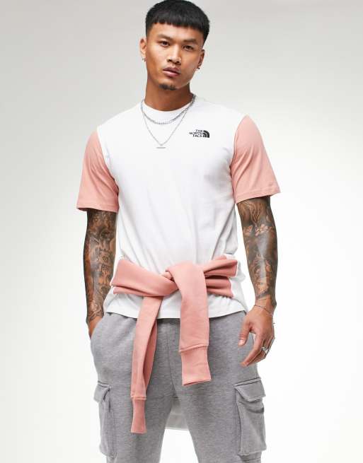 The North Face - Essentials - T-shirt met kleurvlakken in wit, exclusief bij ASOS, 2 van 4