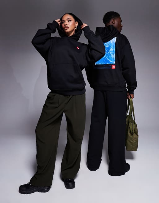 The North Face Everest unisex back print hoodie in black, 3 of 4