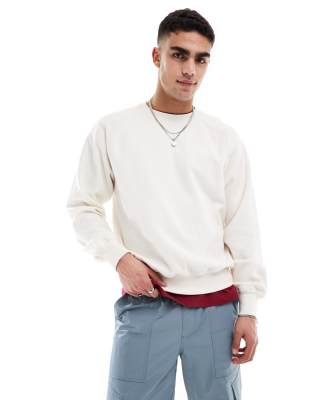 The North Face Evolution Crew Neck Sweatshirt In White Dune