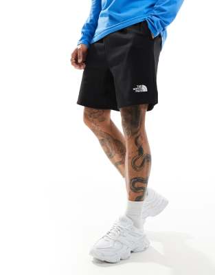 Evolution shorts in black