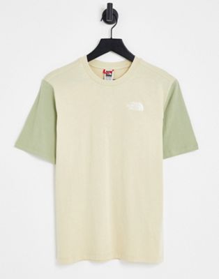 The North Face - Exclusivité ASOS - Essential - T-shirt effet color block - Vert/beige