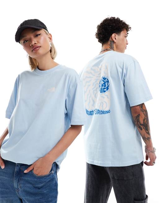 The North Face – Exotic Days – T-shirt oversize w kolorze jasnoniebieskim i białym z napisem na plecach