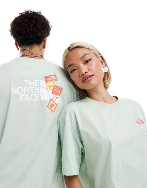 The North Face – Expedition – Jasnozielony T-shirt oversize z nadrukiem naklejek na plecach – Tylko w ASOS
