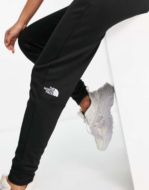 The North Face Exploration trackies in black, 4 of 4