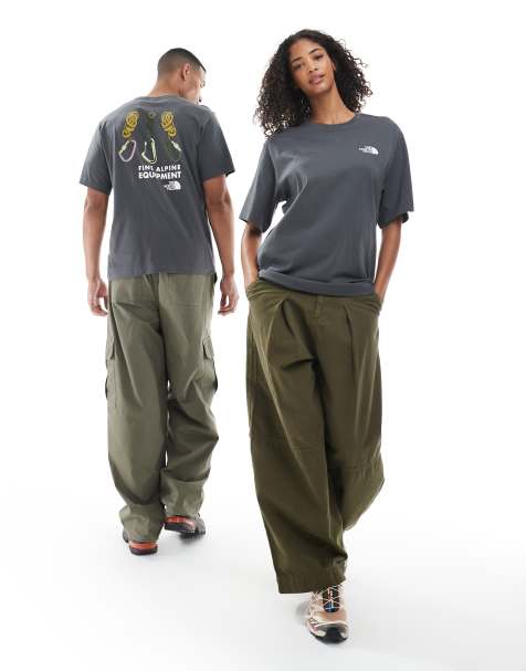 The North Face - Explore Gear - T-shirt unisexe décontracté avec imprimé au dos - Gris délavé - view 1