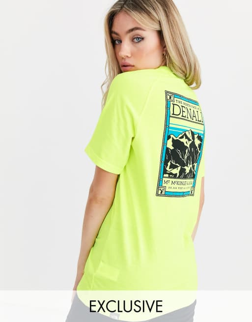 The North Face – Faces – Żółty, damski t-shirt z nadrukiem z motywem Denali na plecach – wyłącznie do nabycia w ASOS!