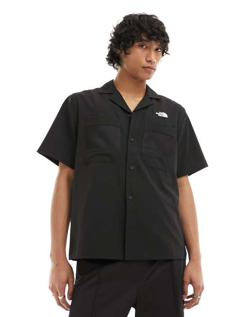 The North Face – First – Czarny T-shirt z siateczki z kieszeniami i krótkimi rękawami