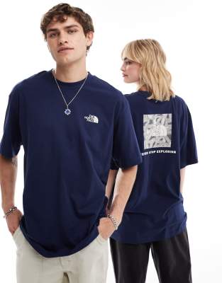 The North Face – Geolines Redbox – Marinblå t-shirt i oversize med tryck baktill - endast hos ASOS