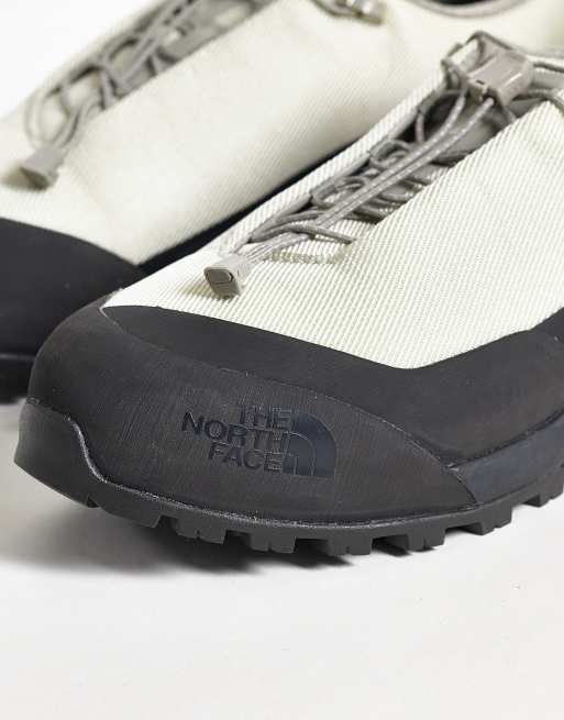 The North Face Glenclyffe Alpine sneaker in wit en zwart, 5 van 5