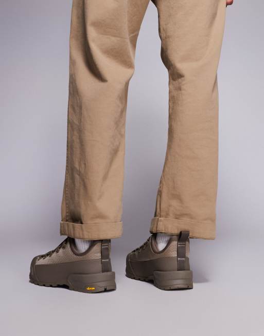 The North Face Glenclyffe Low Vibram trainers in khaki, 3 of 5