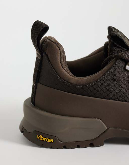 The North Face Glenclyffe trainers in brown, 2 of 5