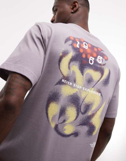 The North Face – Grå, avslappnad t-shirt med 1966-blomtryck baktill, 3 av 5