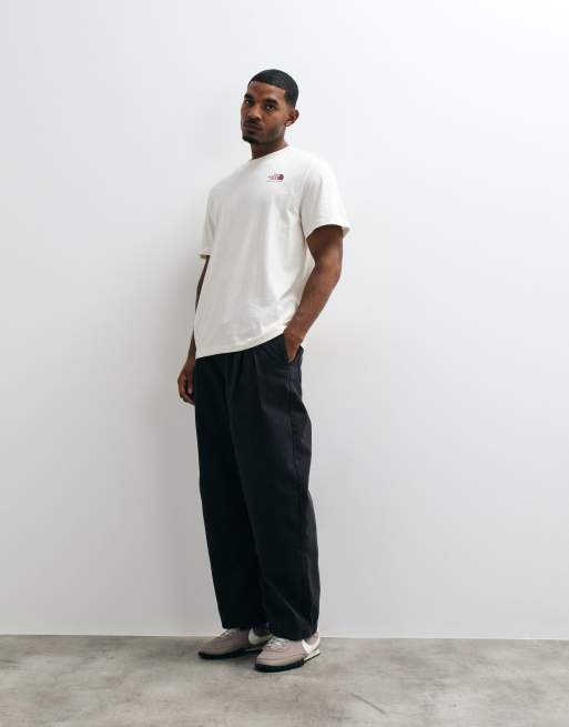 The North Face graphic t-shirt in beige , 3 of 5