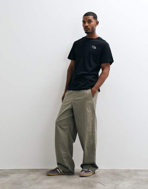 The North Face graphic t-shirt in black , 3 of 5
