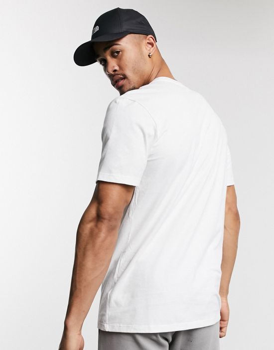 https://images.asos-media.com/products/the-north-face-half-dome-t-shirt-in-white/22146325-2?$n_550w$&wid=550&fit=constrain
