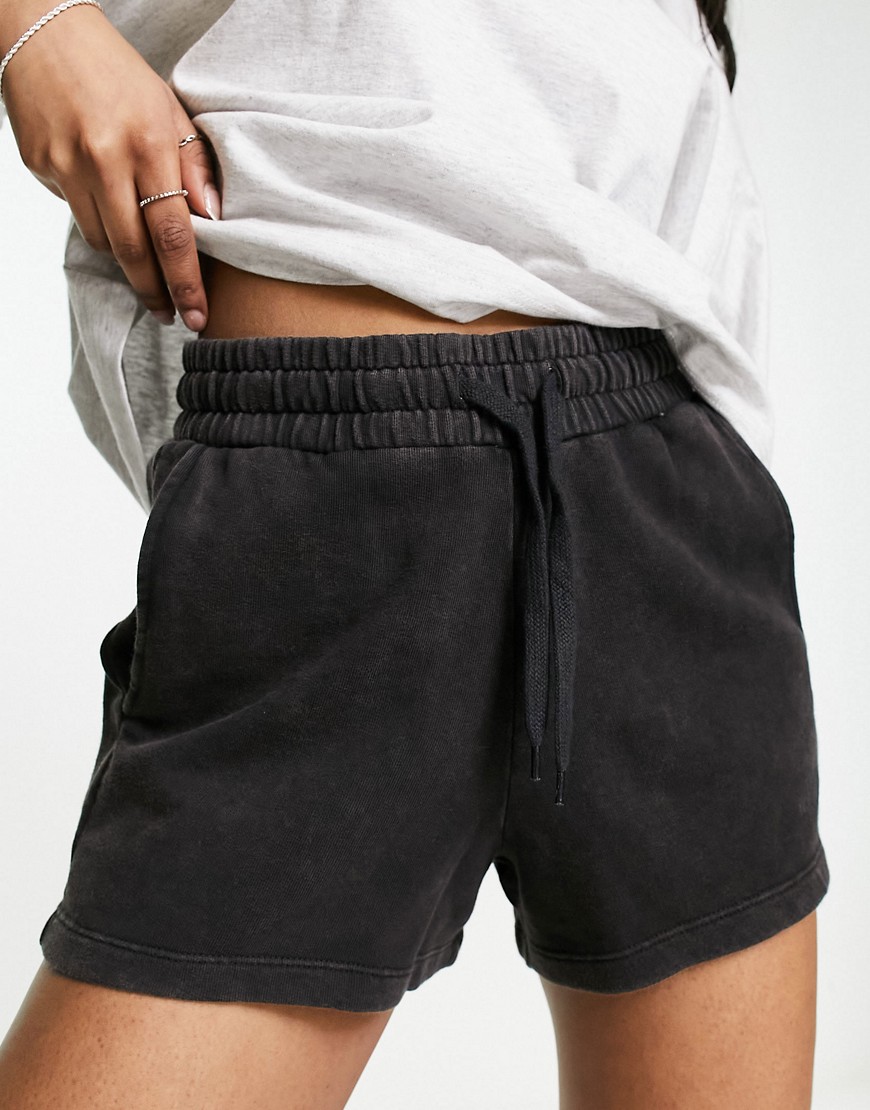 The North Face Heritage dye pack fleece shorts in black