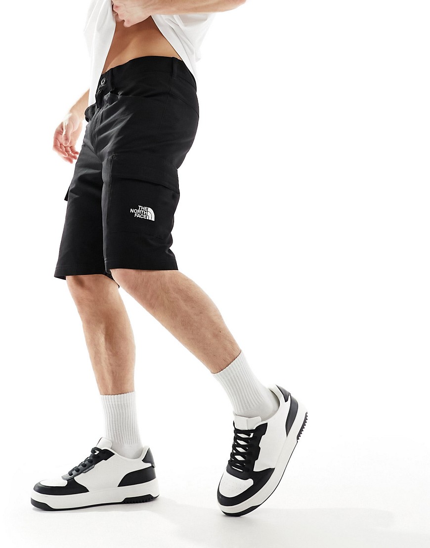 The North Face Horizon cargo shorts in black