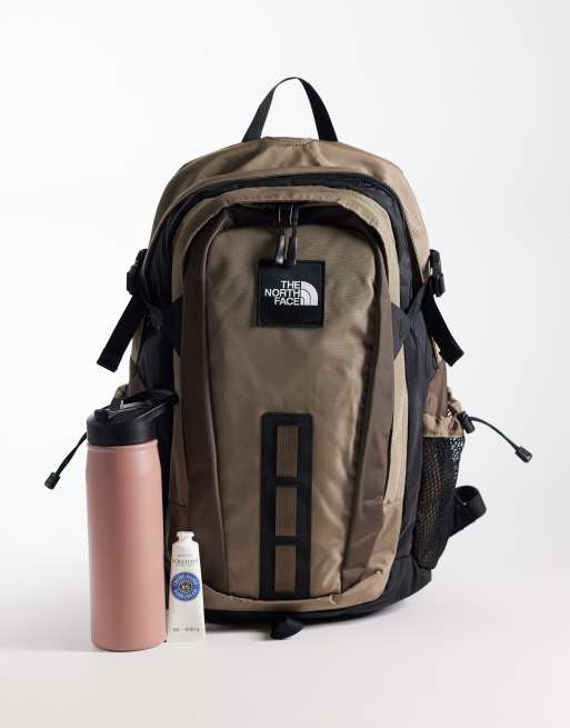 The North Face Hot Shot SE Rucksack in Braun, 2 von 4
