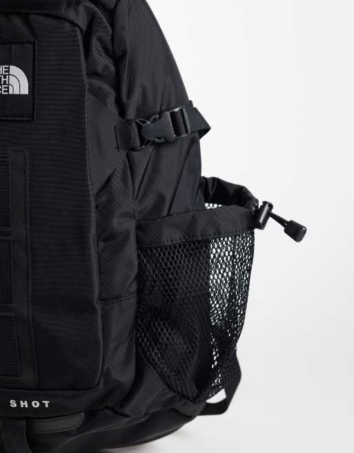 The North Face Hot Shot slingbag i svart, 3 av 4