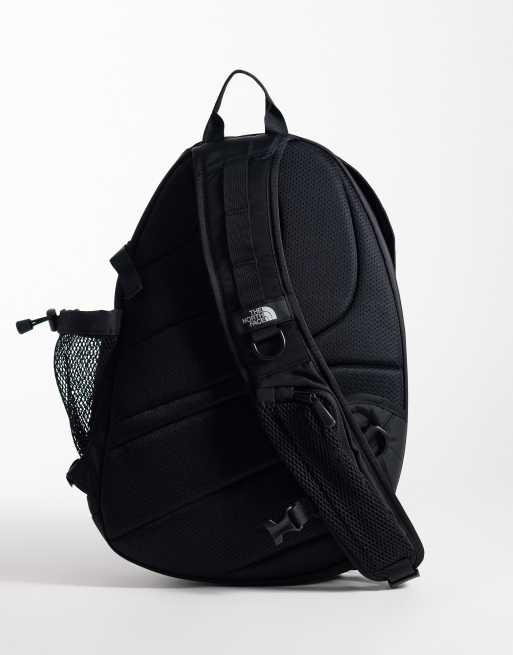 The North Face Hot Shot slingbag i svart, 4 av 4