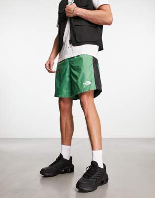 The North Face The North Face Hydrenaline woven shorts in green and black