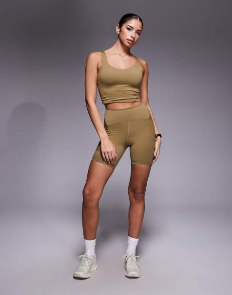 The North Face – Jaida – Beige set med träningsbehå och shorts med ficka i lång modell - view 1