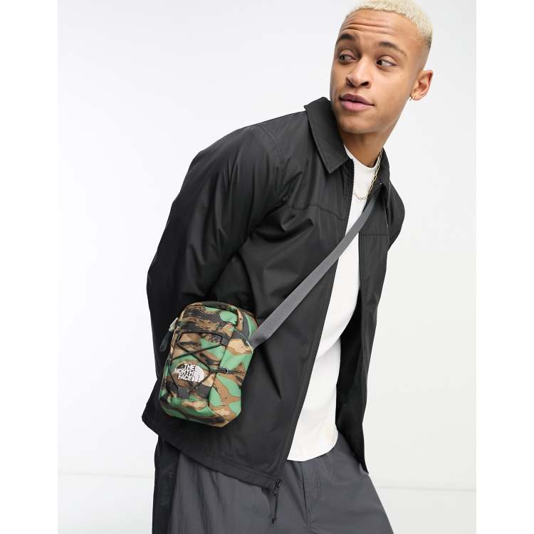 salaris Samenwerking kalender The North Face Jester crossbody bag in camo | ASOS