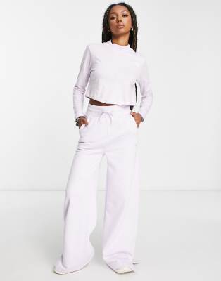 The North Face wide leg fleece joggers in lilac Exclusive at ASOS - ASOS Price Checker
