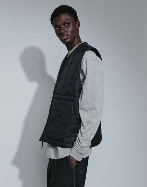 The North Face Lhotse insulated gilet in black, 5 of 9